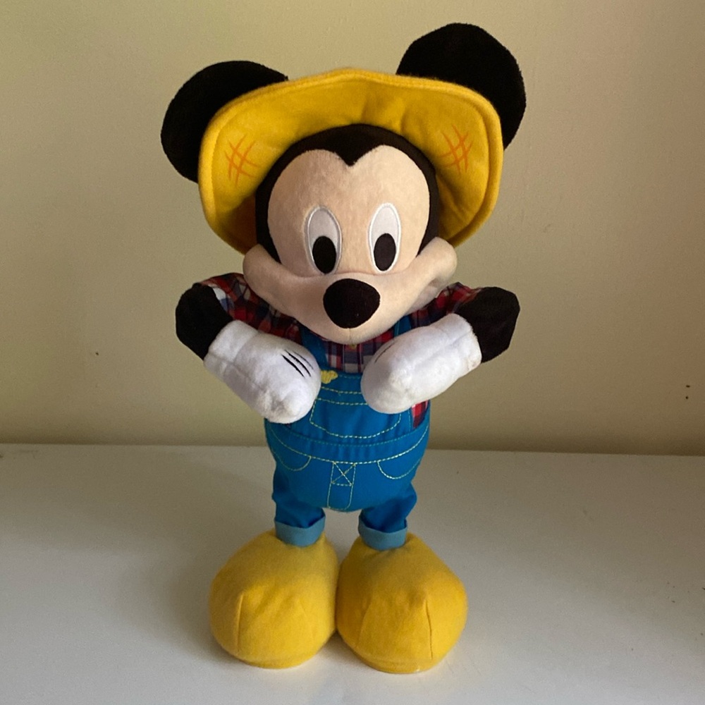 Disney's Mickey Mouse E-I-Oh! Singing & Dancing Plush